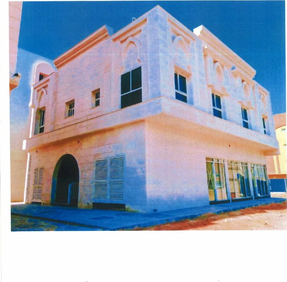 مبنى تجاري سكني — زاوية